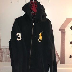 Polo hoodie with zipper.